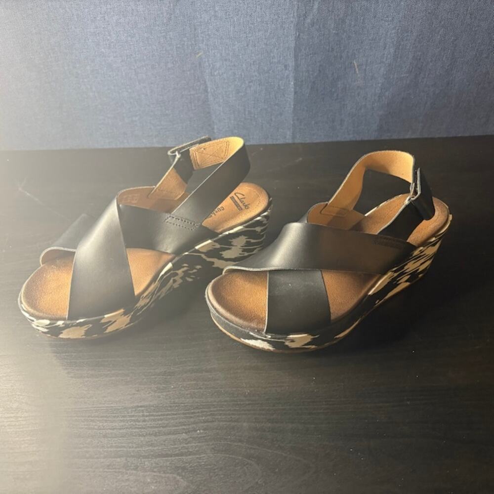 Clarks Collection Soft Cushion Wedge Slingback Sandals Black/White Sz 7W - Picture 4 of 9